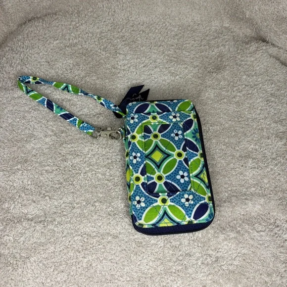 Vera Bradley Blue Daisy Daisy Print Wristlet Wallet Retired Pattern - Picture 1 of 8